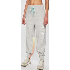 Puma - Spodnie x SG. Szare spodnie dresowe Puma, m, bez wzorów, z bawełny. W wyprzedaży za 229.90 zł.