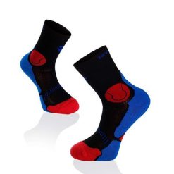 Skarpety tenisowe Fusion w kolorze czarno-czerwono-niebieskim. Czarne skarpety TRY TO FLY, bez wzorów. W wyprzedaży za 58.09 zł.