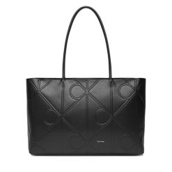 Torebka Calvin Klein. Czarne torebki klasyczne Calvin Klein, bez wzorów, bez dodatków. Za 1,099.00 zł.