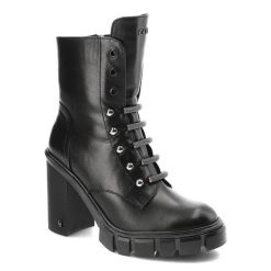 Czarne Botki Carinii Eleganckie Skórzane Buty Na Obcasie. Czarne botki Carinii, bez wzorów, ze skóry, bez obcasa, na obcasie, bez zapięcia. Za 689.00 zł.