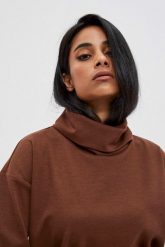 Bluza z golfem kasztanowa. Brązowe bluzy MOODO, xl, bez wzorów, z elastanu, bez kaptura. W wyprzedaży za 44.99 zł.