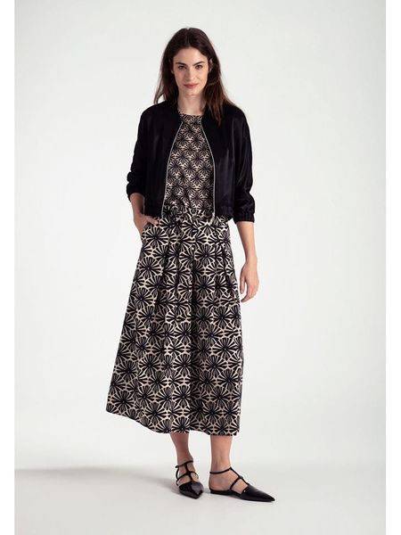 More & More Bluzka w kolorze czarno-beżowym rozmiar: 38. Czarne bluzki More & More, bez wzorów, bez kołnierzyka, bez ramiączek. Za 59.95 zł.