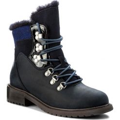 Botki EMU AUSTRALIA - Primrose Sands W11583 Midnight. Niebieskie botki EMU Australia, bez wzorów, z lakierowanej skóry, bez obcasa, na obcasie, bez zapięcia. W wyprzedaży za 479.00 zł.