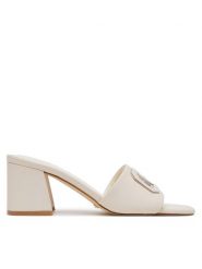 Guess Klapki Gals FLJGAS LEA03 Écru. Białe klapki Guess, z aplikacjami, ze skóry, bez obcasa. Za 679.99 zł.