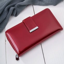 Portfel damski skórzany duży lakierowany czerwony poziomy z RFID SP-25-RD. Czerwone portfele bez wzorów, z lakierowanej skóry. Za 119.00 zł.