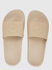 Klapki damskie 4F 4FRSS26FSLIF061. Brązowe klapki 4f, bez wzorów, z gumy, bez obcasa. Za 59.99 zł.
