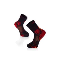 Skarpety kompresyjne do biegania Antracyt. Czarne skarpety TRY TO FLY, bez wzorów. W wyprzedaży za 67.34 zł.