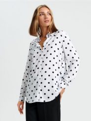 Koszula w grochy - biały. Białe koszule Sinsay, l, bez wzorów, ze skóry, eleganckie, bez kołnierzyka, bez ramiączek. W wyprzedaży za 27.99 zł.
