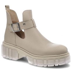 Botki damskie Nessi, gładka cholewka o minimalistycznym wykończeniu dekoracyjny pasek z klamrą, beżowe, 22220. Brązowe botki Nessi, bez wzorów, ze skóry, bez obcasa, bez zapięcia. Za 356.99 zł.