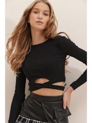 Trend Alaçatı Stili Koszulka w kolorze czarnym rozmiar: S/M. Czarne bluzki Trend Alaçatı Stili, m, bez wzorów, bez kołnierzyka, bez ramiączek. Za 43.99 zł.