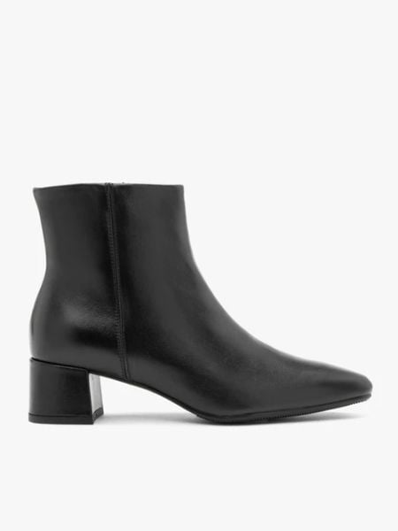 Czarne botki ze skóry licowej. Czarne botki Brawo sp. z o.o., bez wzorów, z materiału, bez obcasa, na obcasie, bez zapięcia. Za 479.99 zł.