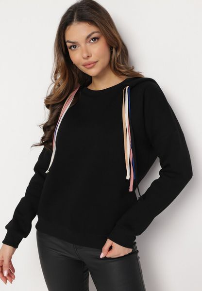 Czarna Bluza z Kapturem i Ozdobnymi Sznurkami Cebele. Czarne bluzy Born2be, z aplikacjami, z bawełny, z kapturem. Za 54.99 zł.