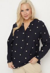 Granatowa Wiskozowa Koszula z Metaliczną Nicią i Haftami w Gwiazdki Xarbia. Niebieskie koszule Born2be, xl, bez wzorów, z jeansu, eleganckie, bez kołnierzyka, bez ramiączek. Za 84.99 zł.