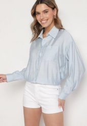Jasnoniebieska Wiskozowa Koszula Ozdobiona Kieszonką Dovesse. Niebieskie koszule Born2be, m, bez wzorów, z jeansu, eleganckie, bez kołnierzyka, bez ramiączek. Za 69.99 zł.