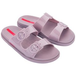 Klapki basenowe damskie Ipanema Follow Fem. Czerwone klapki Ipanema, bez wzorów, z materiału, bez obcasa. Za 249.99 zł.