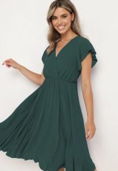 Ciemnozielona Plisowana Sukienka z Kopertowym Dekoltem i Gumką w Talii Waretta. Zielone sukienki Born2be, na co dzień, m, bez wzorów, eleganckie, bez kołnierzyka, bez ramiączek, midi, kopertowe. Za 49.99 zł.