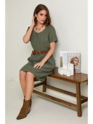 Le Monde du Lin Lniana sukienka w kolorze oliwkowym rozmiar: 36/38. Brązowe sukienki Le Monde du Lin, bez wzorów, ze lnu, bez kołnierzyka, bez ramiączek, midi. Za 152.99 zł.