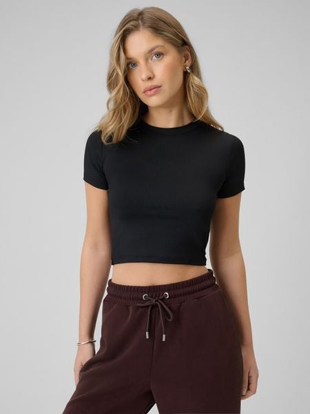4F T-shirt slim gładki damski - czarny L. Czarne t-shirty 4f, l, bez wzorów, z materiału, bez kołnierzyka, bez ramiączek. W wyprzedaży za 29.99 zł.