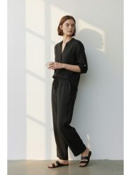 ASSUILI Lniane spodnie w kolorze czarnym rozmiar: 40. Czarne spodnie materiałowe Assuili, bez wzorów, ze lnu. Za 130.99 zł.