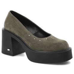 Półbuty damskie Karino, na wysokim klocku eleganckie skórzane z dżetami wsuwane z okrągłym noskiem, zielone welur, 5648-026-P. Zielone półbuty wsuwane Karino, z aplikacjami, z weluru, eleganckie, z okrągłym noskiem, bez obcasa, na obcasie, bez zapięcia. Za 424.99 zł.