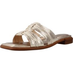 Sandały CLARKS ARIANY MULE Złoty. Żółte sandały Clarks, bez wzorów, ze skóry, bez obcasa, bez zapięcia. Za 215.99 zł.