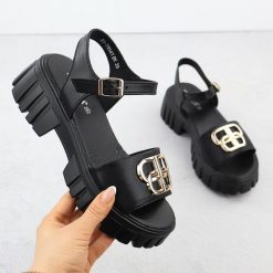 Skórzane sandały damskie na klocku czarne Vinceza 79541. Czarne sandały VINCEZA, bez wzorów, ze skóry, eleganckie, bez obcasa, bez zapięcia. Za 105.00 zł.