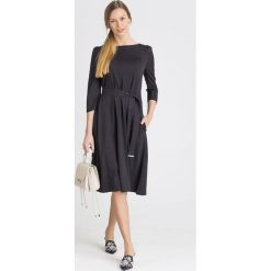 SUKIENKA PARMA Weekend Max Mara. Czarne sukienki Weekend Max Mara, na imprezę, l, bez wzorów, bez kołnierzyka, bez ramiączek, midi. Za 443.40 zł.