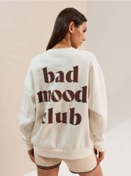 Bluza crewneck z napisem na plecach - kremowy. Białe bluzy sportowe Sinsay, l, bez wzorów, bez kaptura. Za 39.99 zł.