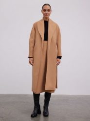 BGN Płaszcz przejściowy w kolorze beżowym rozmiar: 40. Brązowe płaszcze BGN, bez wzorów, z wełny, bez kaptura. Za 358.48 zł.