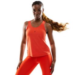 Damska koszulka treningowa tank top Fitness Siroko Hart. Czerwone koszulki sportowe SIROKO, bez wzorów, z tkaniny, bez ramiączek, na fitness i siłownię. W wyprzedaży za 90.95 zł.
