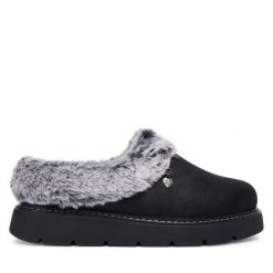 Kapcie Skechers. Czarne obuwie domowe Skechers, bez wzorów, bez zapięcia. Za 199.99 zł.