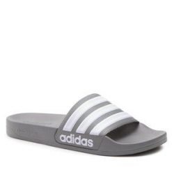 Klapki adidas. Szare klapki Adidas, bez wzorów, bez obcasa. Za 99.99 zł.