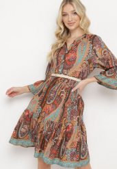 Pomarańczowa Sukienka we Wzór Paisley o Rozkloszowanym Kroju z Falbankami Viburnia. Brązowe sukienki Born2be, na co dzień, l, bez wzorów, z tkaniny, eleganckie, bez kołnierzyka, bez ramiączek, midi, proste. Za 59.99 zł.