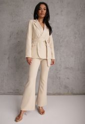 Beżowy Komplet o Garniturowym Kroju z Marynarką z Wiązaniem i Spodniami Falestra. Brązowe marynarki i żakiety Renee, m, bez wzorów, casualowe. Za 219.99 zł.