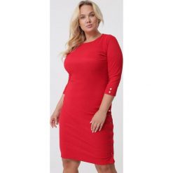 Czerwona Sukienka Ricki. Czerwone sukienki Born2be, na jesień, xl, bez wzorów, bez kołnierzyka, bez ramiączek, midi. Za 69.99 zł.