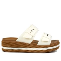 Klapki damskie platformy Crocs BROOKLYN WOVEN BUCKLE. Białe klapki Crocs, bez wzorów, z materiału, bez obcasa, na platformie. Za 229.00 zł.