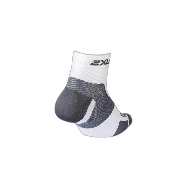 Skarpety 1-4 2XU Vectr Ultralight. Białe skarpety 2XU, bez wzorów, z lycry. Za 151.50 zł.