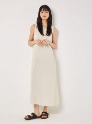 Apricot Sukienka w kolorze kremowym rozmiar: S. Brązowe sukienki Apricot, na co dzień, s, bez wzorów, bez kołnierzyka, bez ramiączek, maxi, proste. Za 100.52 zł.