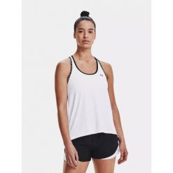 Koszulka fitness damska Under Armour Knockout Tank bez rękawów. Białe koszulki sportowe Under Armour, bez wzorów, bez ramiączek, na fitness i siłownię. Za 119.99 zł.
