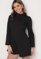 Czarna Taliowana Sukienka o Rozkloszowanym Dole Virvesa. Czarne sukienki Born2be, na co dzień, l, bez wzorów, eleganckie, bez kołnierzyka, bez ramiączek, mini, dopasowane. W wyprzedaży za 151.99 zł.