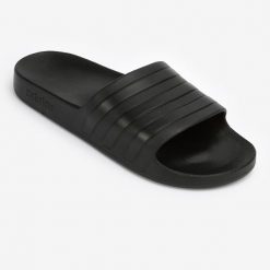 Klapki adilette Aqua. Czarne klapki Adidas, bez wzorów, bez obcasa. Za 99.95 zł.