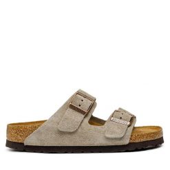 Klapki Birkenstock. Szare klapki Birkenstock, bez wzorów, bez obcasa. Za 449.99 zł.