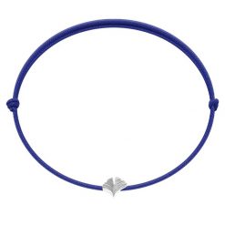 Bransoletka ze srebrnym Ginko Etincelle na cienkim chabrowym sznurku. Niebieskie bransoletki Lilou, srebrne. Za 109.00 zł.