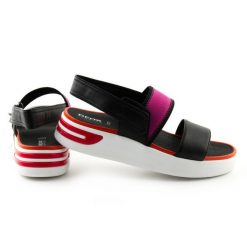 Sandały turystyczne damskie Geox Ottaya. Czarne sandały Geox, bez wzorów, ze skóry ekologicznej, sportowe, bez obcasa, bez zapięcia. Za 229.00 zł.
