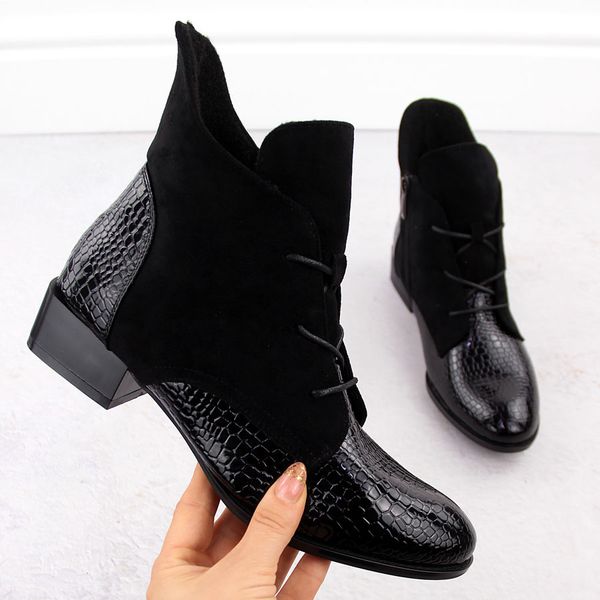 Botki damskie lakierowane kroko czarne Potocki 12498. Czarne botki POTOCKI, bez wzorów, z lakierowanej skóry, bez obcasa, bez zapięcia. Za 162.48 zł.