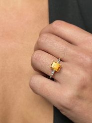 Les Petites Précieuses Pozłacany pierścionek z cyrkoniami i cytrynem rozmiar: 54. Pomarańczowe pierścionki Les Petites Précieuses, z cyrkonią, pozłacane. Za 284.15 zł.