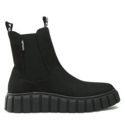 Botki Refresh. Czarne botki Refresh, bez wzorów, bez obcasa, na płaskiej podeszwie, bez zapięcia. Za 259.99 zł.