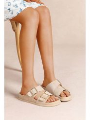 Foreverfolie Klapki w kolorze khaki rozmiar: 36. Brązowe klapki Foreverfolie, bez wzorów, z otwartym noskiem, bez obcasa. Za 86.99 zł.