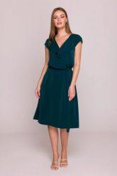 Elegancka sukienka rozkloszowana z krótkim rękawem zielona. Zielone sukienki Stylove, na co dzień, l, bez wzorów, z materiału, eleganckie, bez kołnierzyka, bez ramiączek, midi, proste. Za 339.00 zł.