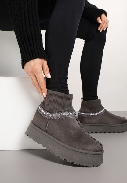 Szare Śniegowce na Platformie ze Skarpetową Cholewką Erevelis. Szare trapery i śniegowce Renee, z jeansu. Za 79.99 zł.